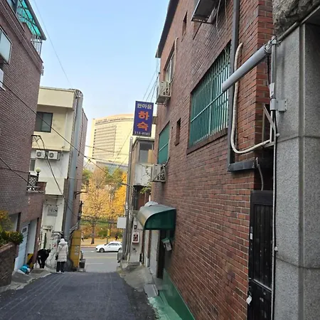 Female Only Close To Severance Hospital And Shinchon Station Korean Traditional Homestay Experience With Breakfast And Dinner Provided Close To The Airport