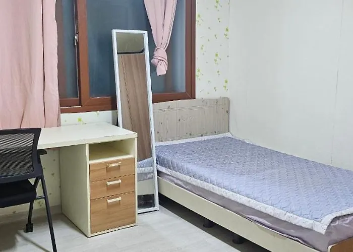 B&B Female Only Close To Severance Hospital And Shinchon Station Korean Traditional Experience With Breakfast And Dinner Provided Close To The Airport *