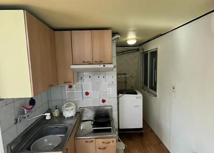 Female Only Close To Severance Hospital And Shinchon Station Korean Traditional Experience With Breakfast And Dinner Provided Close To The Airport B&B *