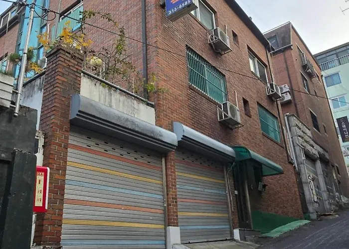 Female Only Close To Severance Hospital And Shinchon Station Korean Traditional Experience With Breakfast And Dinner Provided Close To The Airport B&B 서울특별시