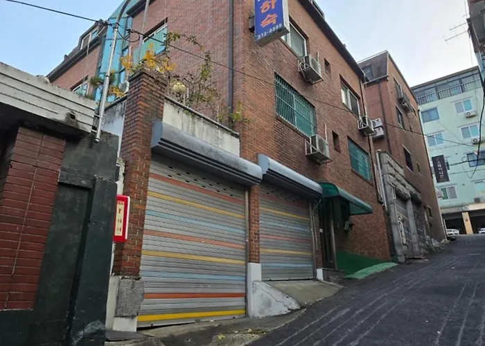 Female Only Close To Severance Hospital And Shinchon Station Korean Traditional Experience With Breakfast And Dinner Provided Close To The Airport